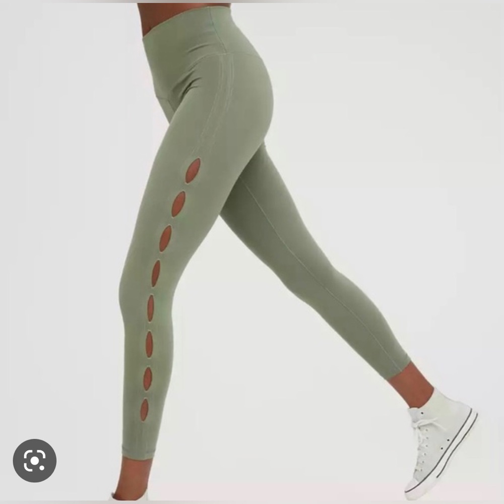 NEVER WORN Offline by aerie Real Me High Waisted Keyhole Leggings. Size XXL